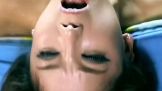 巨乳美女被下藥後，表現超火辣的