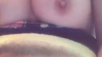 Sono trapelate immagini indecenti della giovane modella sconosciuta di Taiwan Weige