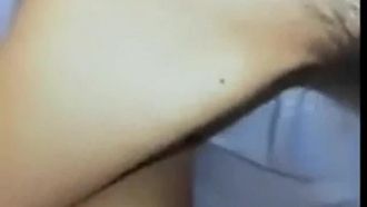 现场真实玩操宿醉妹妹的女同学刚差进入就迷迷糊糊操醒了