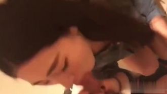 上品なロングヘアの美女がノーパンでロングスカートを履いて洋食屋のトイレで彼氏に内緒でセックスするという興奮に挑戦。