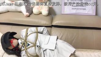 制服を着た美人OLが銃とヘルメットを持って家に侵入し、口にボールを詰め込まれ、縛られて弄ばれるプロット解釈が国立モデルスタジオから流出