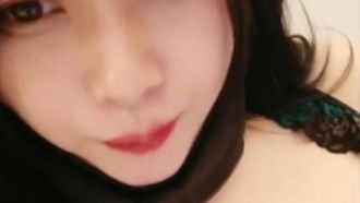 [中文主播外流]少女自慰短片騷逼裡全是乳白色的淫水狂流