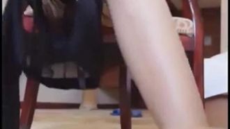 滴るオイルエッセンスが刺激すぎて何度も水でアソコを洗い続ける かわいい女の子のいちご味グミ