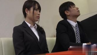 ^社会新鲜正妹打瞌睡被我夜袭肏翻
