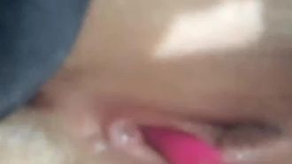 [中文主播外流]清纯美少女，还有丰满巨乳，无毛的包子逼，看到好想干