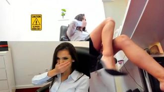 [Fuite des présentateurs européens et américains] Une très belle présentatrice beauté russe travaille à temps partiel en direct en se masturbant et en insérant un gode électrique dans sa chatte