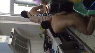 음란하고 추잡한 대화, 모자, 집 부엌 근친상간, 요리하는 엄마, 주도권을 잡은 아들