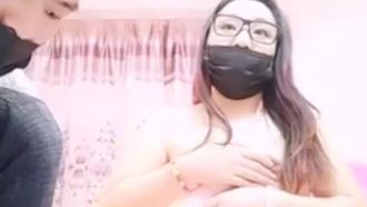 41歳のメガネ熟女お母さんと遠距離恋愛中の息子が近親相姦生セックス お母さんの喘ぎ声がエロい。