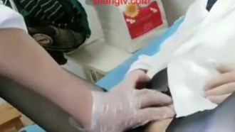 [Gratuito] Una dottoressa del WuX County Hospital ha filmato segretamente i suoi pazienti durante l'intervento chirurgico in sala operatoria e ha fatto sesso sul lettino della visita ginecologica. Ha osato filmare qualsiasi cosa.