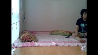 妹妹的同學很清純漂亮直接騙到出租屋先舔後草