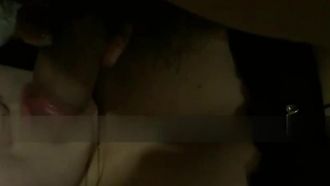 La beauté chaude et sexy aux gros seins s'est fait baiser jusqu'à ce qu'elle crie : Baise-moi plus vite, baise-moi plus vite, je me sens mal à l'aise, je n'en peux plus.