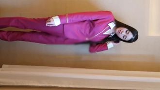 Des vomissements de sang recommandent au jeune mannequin de niveau déesse Yuzhen de porter un uniforme et des bas pour postuler à un emploi et se cachait avec de belles jambes en bas.
