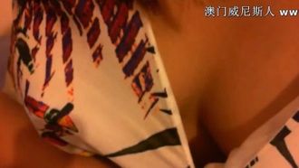 某社交网站流出年轻漂亮的马来西亚大学美女与男友宿舍啪啪自拍外泄