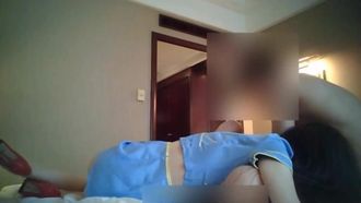 Das Meisterwerk von Bruder Coconut ist ein hochpreisiger Doppelsex in einem privaten Club mit zwei großen, sexy und gut aussehenden Männern in Uniform