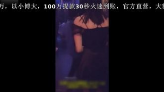 Una bellissima donna stava facendo una festa con le sue amiche quando ha perso in un gioco, è stata punita dalla sua amica e l'ha portata in bagno per fare sesso appassionato.