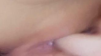Si te gusta no te lo pierdas si te gusta la lencería sexy de la presentadora de belleza y sus hermosas tetas frente a la cámara.