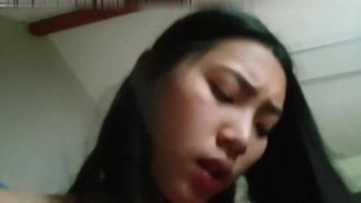 Una bellissima ragazza che studia all'estero in Hunan è stata sedotta e scopata da un tutor straniero che è venuto a casa sua per fare lezioni. Aveva una figura sexy e affascinante ed è stata scopata duramente in varie posizioni difficili. La bellezza è stata così scopata che si è sdraiata sul letto e non potevo muovermi!
