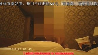 奶子坚挺圆润的97年漂亮美女500元酒店被强壮中年男抱起来猛插,各种高难度体位干,美女强忍着被他操完!