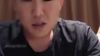 강력한 남성 앵커인 Qiang 형제는 호텔에서 섹시한 젊은 유부녀와 섹스를 합니다.