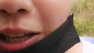 屌炸了極品騷婦主播跟著感覺花一百塊找兩個00後學弟戶外口交啪啪