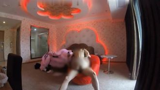 Il ricco zio esce con un'infermiera civettuola e il suo piccolo amante è un sexy pompino vuoto e sexy. Il drago velenoso lo lecca dappertutto, lo abbraccia e lo scopa forte, sussulta e urla, sto per morire emozionante versione originale 1080P.