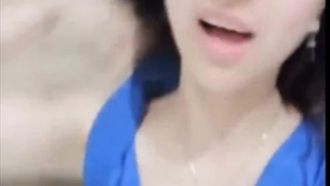 女主播机场裸聊露奶露逼脱下内裤舔一舔套路很深后来玩起了苦情戏