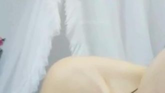 Episodio 3: Vídeo de la mejor belleza con buena figura teniendo sexo con su coño y teniendo sexo con su amigo lobo