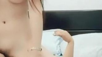 섹시한 젊은 여성이 네티즌에게 오럴 섹스를 제공하고, 상단에 있는 소녀, 다양한 위치에서 뒤에서 엿, 큰 쇼