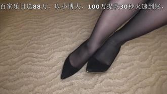 Wirklich weich, erster Schuss. 1460 Eine sehr ernst aussehende Rezeptionistin eines Kaufhauses hatte Sex mit ihr, als ob sie Stress bei der Arbeit abbauen wollte. ♪ Ihre Muschi war mit einem reichhaltigen Blowjob durchnässt. ♪ Sie war so unanständig, dass ich sie vergewaltigte, als wäre sie auf der Arbeit. ♪
