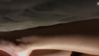 섹시한 대학 미녀와 그녀의 재벌 남자 친구가 고급 아파트에서 셀카를 찍었습니다. 두 사람은 마음껏 섹스를 하기 위해 다양한 자세를 시도했습니다.