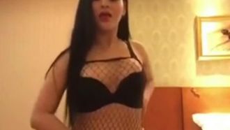 Die neueste weiße und zarte 36D-Doppelshow mit vollbusigen Internet-Promi-Models „Zhou Bo“ und „Zhou Ke“, Oralsex mit einem reichen Mann von hinten, Tanz in einer koketten Position, ich möchte sie unbedingt ficken, HD-Vollversion