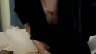 Une innocente célébrité Internet sur une certaine plateforme a acheté beaucoup de cadeaux et a ensuite montré nue ses épais poils de chatte.