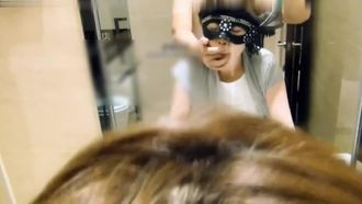 91 gioca con la celebrità femminile all'HOTEL e fissa un appuntamento con lei. La direttrice della reception dell'hotel ha la pelle chiara e una voce molto dolce. Dopo aver inserito il cazzo, usa un oggetto di scena per fare sesso con lei in calze a rete calze, ansiti e gemiti, e il dialogo è meraviglioso.