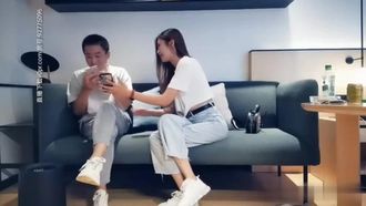 约了位有点紧张的大长腿性感美女啪啪，慢慢调情放开后再狠狠爆干～
