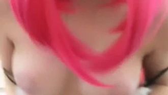Una bellissima ragazza con orecchie da coniglio e un bel corpo Afferma di essere una studentessa. Ha molte persone con cui vuole uscire. La sua figa è dolorante per essere stata scopata.