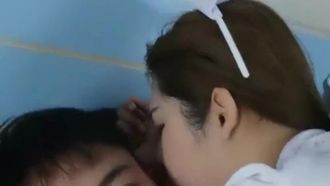 小夫妻情趣～就愛讓老婆扮小護士幫肉棒好好的排毒～