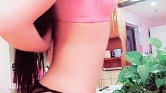 00后年轻长髮小妹妹～越跳越跳热越跳越骚只好脱光光了！