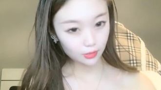 오늘 남자친구가 집에 없어서 너무 흥분해서 모두들 볼 수 있도록 생방송을 해야겠어요~