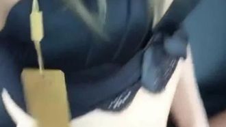 Quando incontri qualcuno che ti piace, devi prima provare la sua macchina per vedere se la sua macchina guida bene e se guida bene!