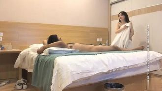 小哥哥旅館約啪巨乳正妹，乾一次不夠還要她穿上高跟鞋繼續幹～