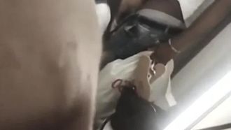 大騷婦和黑人在商場試衣間啪啪自拍流出～聽聲音貌似外面生意不錯外面應該很多人在排隊