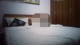 Mon ami est parti à l'étranger et m'a demandé de prendre soin de sa femme aux gros seins, donc je n'ai pas eu d'autre choix que de m'occuper de lui au lit ~