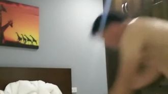 El joven de aspecto obsceno concertó una cita con una chica pura y una chica extranjera para turnarse para follar ~ ¡hasta las serpientes tenían envidia!