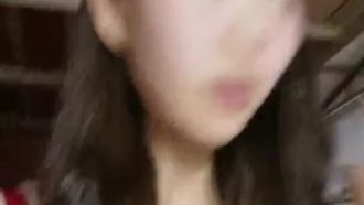 スレンダーな若い女性が寮でファンの巨根の同僚とセックスしたら、あまりの激しさにベッドが壊れそうになりました～