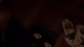 趁着老婆上夜班，男子就把性感大姨子勾上床啪啪～