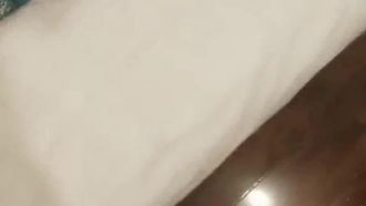 Tan Hua Lao Li è una bellissima donna matura di Chengdu che riceve un creampie senza preservativo. Ha un seno grande e un sedere grasso ed è estremamente civettuola~