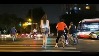 175 moglie di Chengdu con le gambe lunghe chiamami cognata esposta coraggiosamente nel parco ~ ha spruzzato sette volte in una notte!
