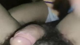 A putinha do papai está insatisfeita por ser sem sela e precisa de um vibrador para ajudá-la a ter orgasmo continuamente