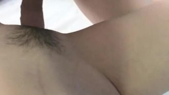 年轻小情侣一早起床就推炮，粉嫩大奶让人慾火焚身小穴还特别紧～
