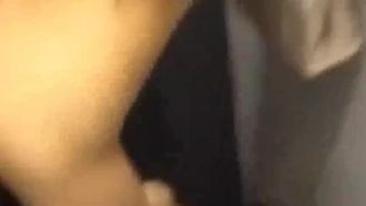 试衣间音乐放很大声 啪啪没问题~ 看这妹子骚的狠!